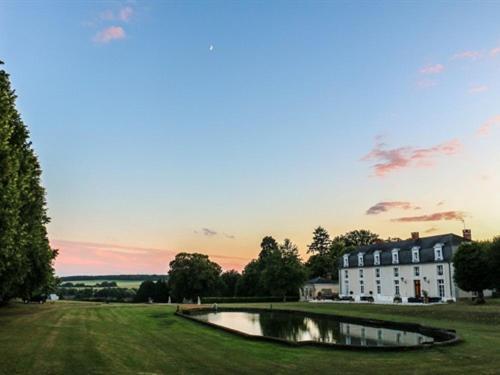 Domaine De Montchevreuil Hotel Fresneaux-Montchevreuil Екстериор снимка