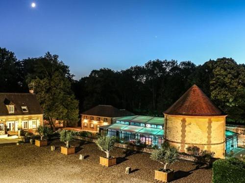 Domaine De Montchevreuil Hotel Fresneaux-Montchevreuil Екстериор снимка
