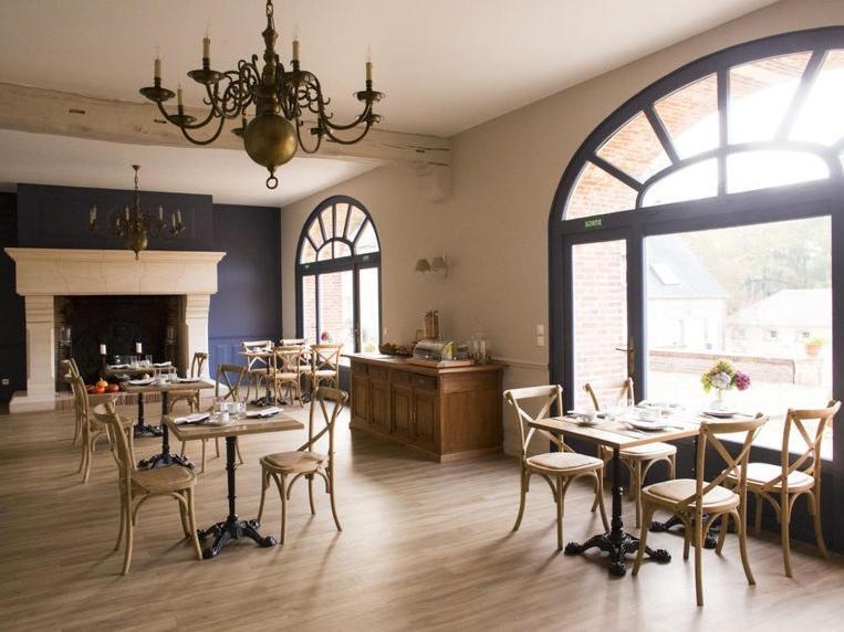 Domaine De Montchevreuil Hotel Fresneaux-Montchevreuil Екстериор снимка