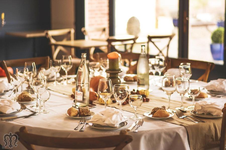 Domaine De Montchevreuil Hotel Fresneaux-Montchevreuil Екстериор снимка