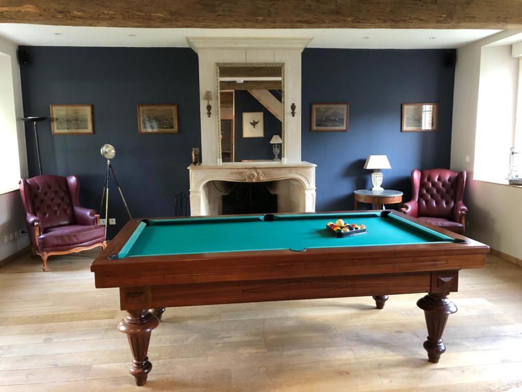 Domaine De Montchevreuil Hotel Fresneaux-Montchevreuil Екстериор снимка